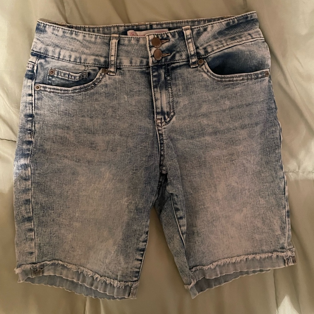 No Boundaries, size 9 kids/juniors acid washed shorts